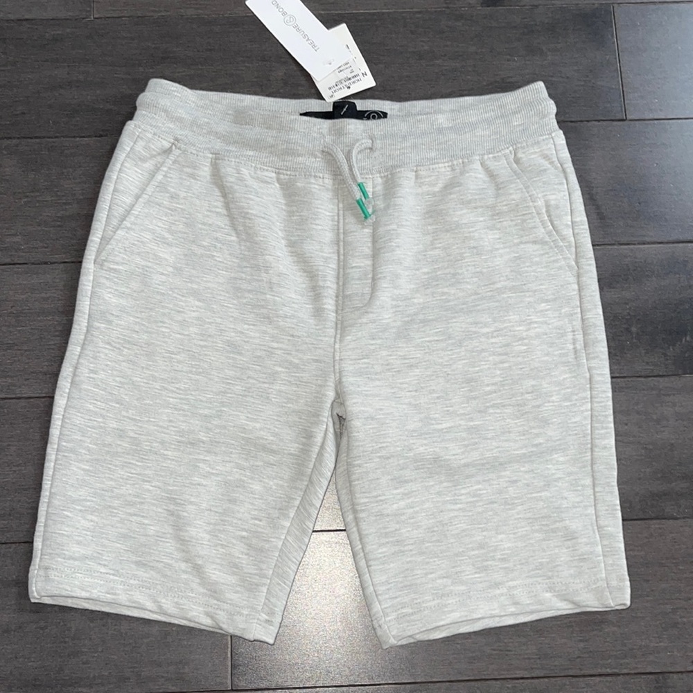 Nordstrom Treasure & Bond shorts. Size L